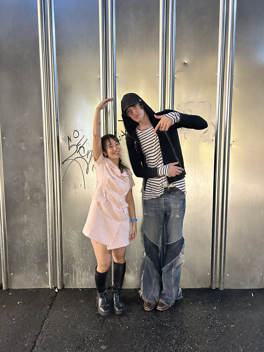 すごくWORLD Wildなイベントでした✨
バックDJの<a href="/nuum2000/">nuum</a> さんと！背高！！！！スタイル良すぎ😡
みんな終電なくしたり終電ダッシュしてくれたりありがとうございました！😭💓