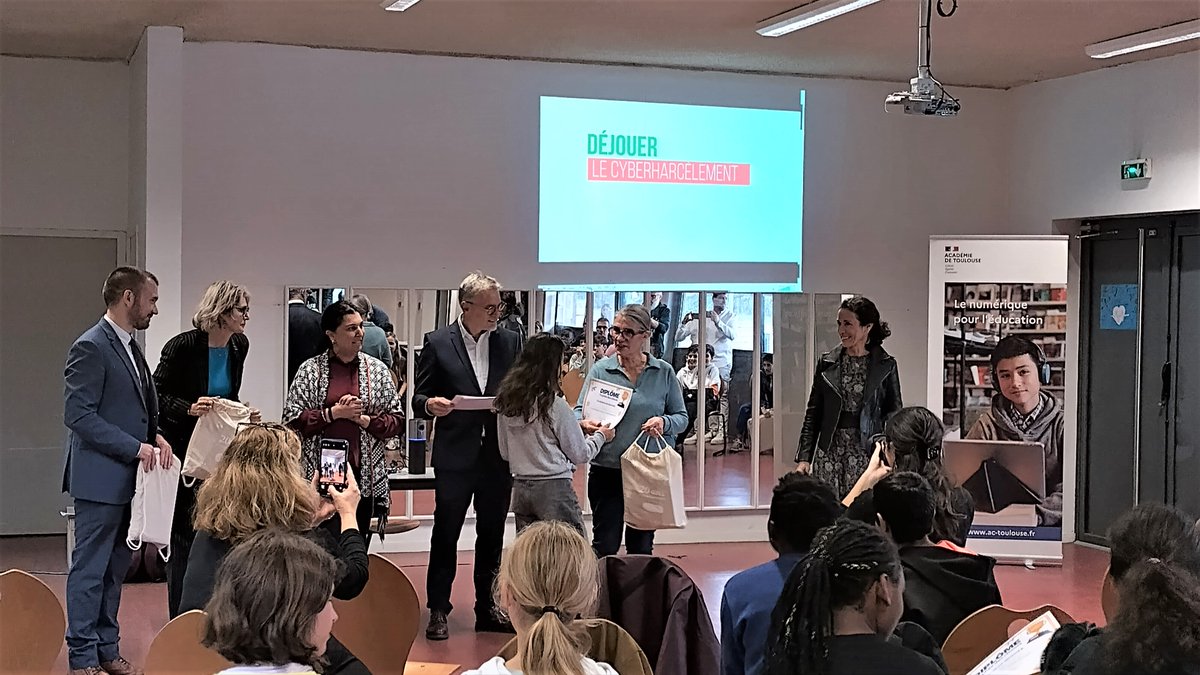 Grand moment d'émotion autour de la remise du prix coup de cœur du concours national trophée des classes 2024 "Ensemble, tous protégés sur internet !" : le collège Toulouse-Lautrec est très fier de la production des anciens élèves de 6e5 !