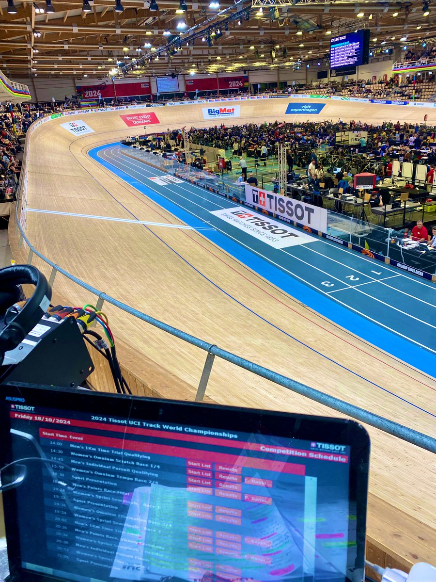 #worldtrack 21yr old Josh Charlton races for Gold tonight in the individual pursuit after sensationally breaking the world record in qualifying this afternoon. (Around 19.38 uk). Day 3, On BBC2 &amp; iplayer live from Copenhagen 17.15 UK.