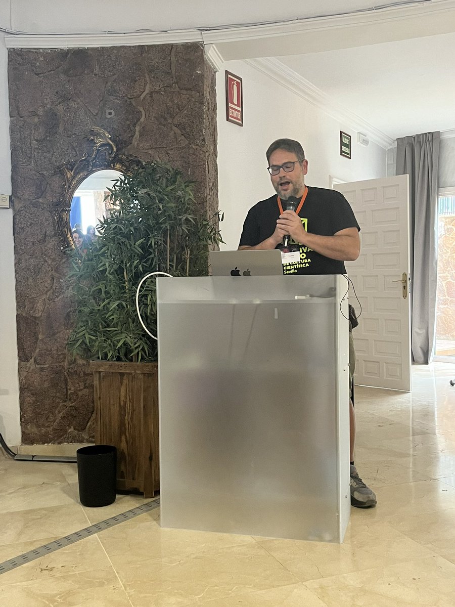 SEBiolDev's tweet photo. Congratulations to @lmescu @ibis_sevilla for being awarded the 2024 #SEBD Science Communication prize! @lmescu is a great communicator as we could witness today when he received his prize! Thank you for communicating Developmental Biology in a wonderful way! #SEBD2024 #scutoids https://t.co/9261JihDS7