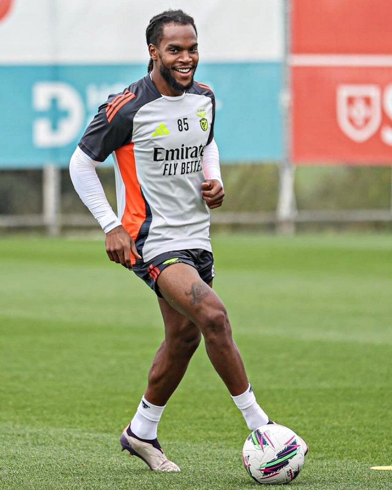 B24PT's tweet photo. Renato Sanches está de volta aos treinos. https://t.co/5k2jBoOww4
