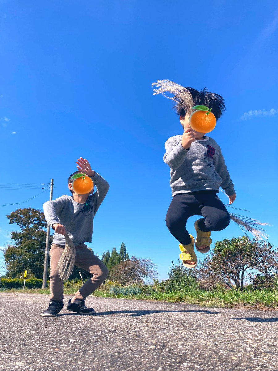 cyosko's tweet photo. おばぁちゃんが亡くなった。
107歳だった。大往生。
医ちゃんさんに今日明日が山場だろうって言われたけど、6日も生きた。
その間に親戚みんな来て話も出来た。
新潟のド田舎。稲刈りも終わり、暑くもなく寒くもない過ごしやすい季節。

ばぁちゃんありがとう。
ばぁちゃんのDNA達は今日も元気です😊 https://t.co/YKu5BjPRub