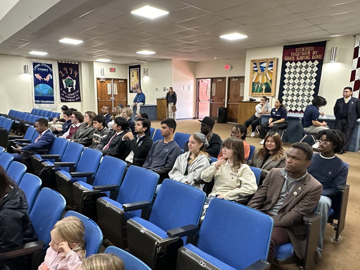 ThisIsWAU's tweet photo. The Washington Adventist University (WAU) Student Ambassadors and Gideon 300 are representing the university at Shenandoah Valley Academy with President Weymouth Spence. We look forward to sharing all the wonderful things happening on our campus. #ThisIsWAU #GatewayToService https://t.co/p3zzMwACTC