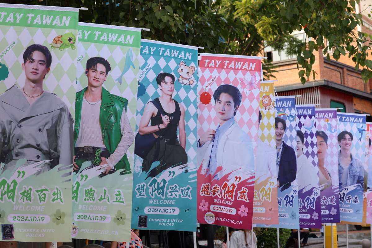 💙💙
循光而来
追光而遇<a href="/Tawan_V/">เทย์ทาวาฬ</a> 
这一次的南宁
汇聚我们点点星光
注水旗！！
ps  场地只允许做这么高的啦！咱们下次再来

 #TayFMNanning
#Tawan_V