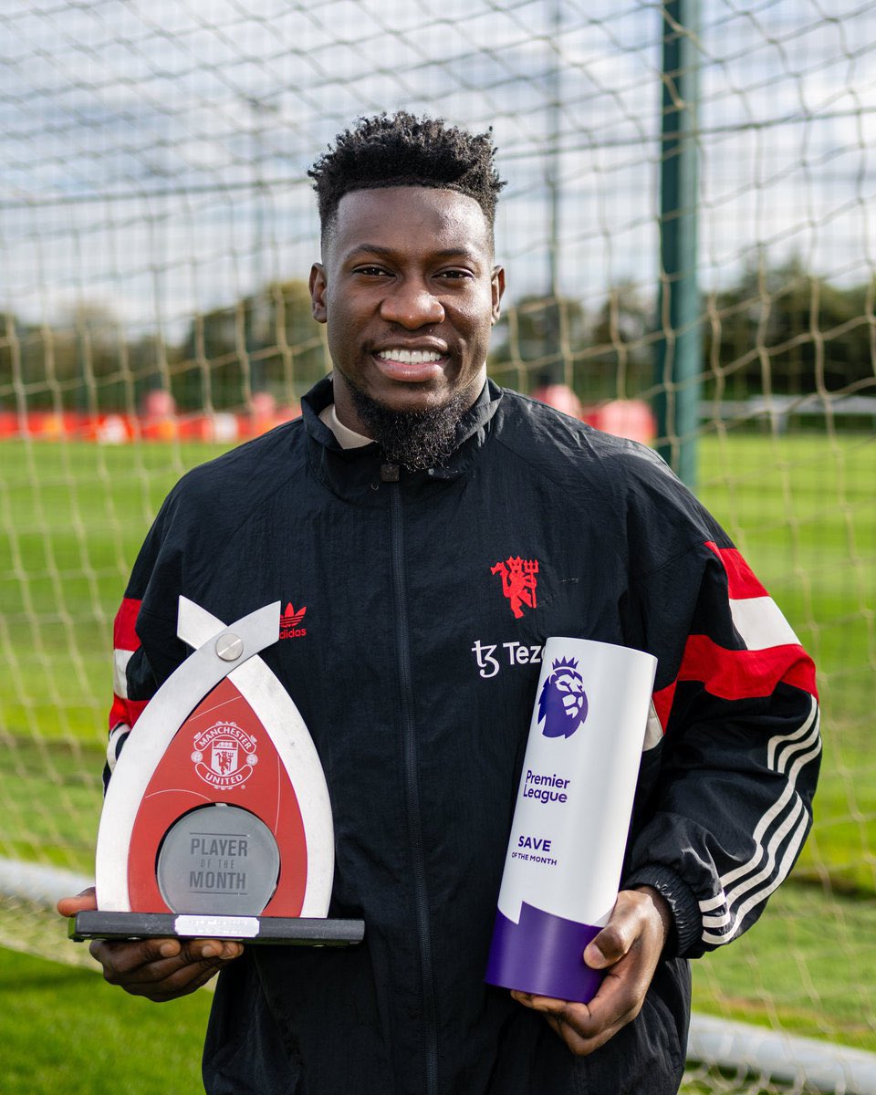 lesmedias237's tweet photo. André Onana🦁🇨🇲 avec ses deux récompenses du mois 👏 https://t.co/Rm3cvuttRb