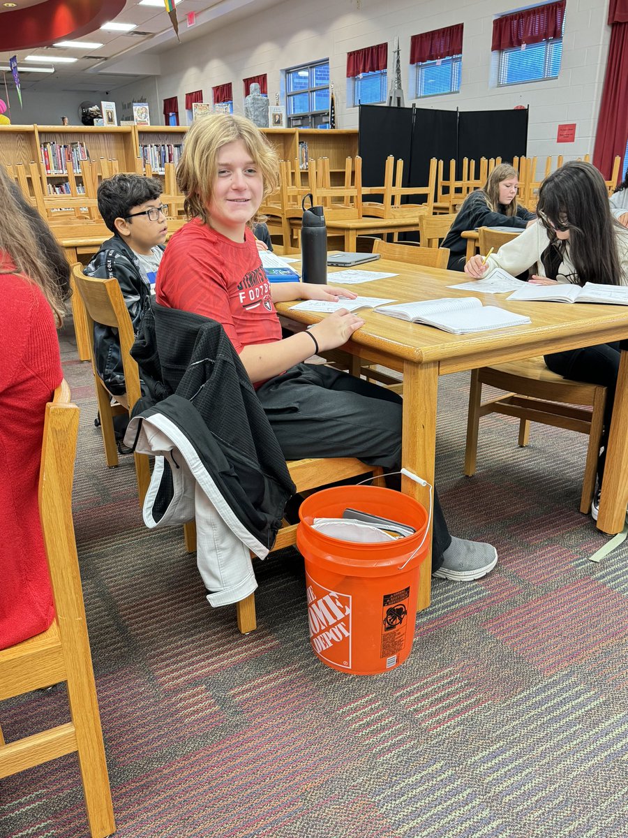 📚Stacie Whitlock📚 tweet media