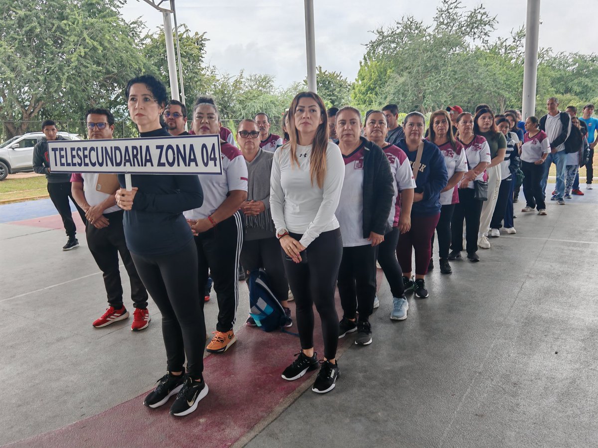 snte_24's tweet photo. Esta mañana, el Prof. Francisco Ramírez Labra, Secretario General, asistió al inicio de los Juegos Deportivos en conmemoración del 40 Aniv. de la fundación de las Telesecundarias en el edo. de Qro.

#SNTE #Sección24 #OrgullosamenteSNTE #YoSoySNTE https://t.co/qOzihqPuby