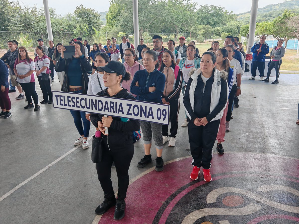 snte_24's tweet photo. Esta mañana, el Prof. Francisco Ramírez Labra, Secretario General, asistió al inicio de los Juegos Deportivos en conmemoración del 40 Aniv. de la fundación de las Telesecundarias en el edo. de Qro.

#SNTE #Sección24 #OrgullosamenteSNTE #YoSoySNTE https://t.co/qOzihqPuby