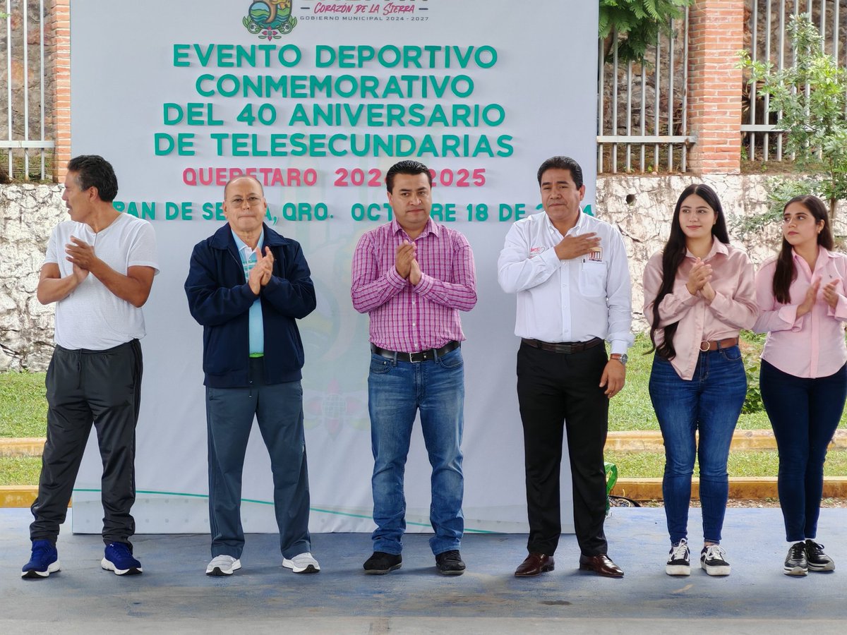 snte_24's tweet photo. Esta mañana, el Prof. Francisco Ramírez Labra, Secretario General, asistió al inicio de los Juegos Deportivos en conmemoración del 40 Aniv. de la fundación de las Telesecundarias en el edo. de Qro.

#SNTE #Sección24 #OrgullosamenteSNTE #YoSoySNTE https://t.co/qOzihqPuby