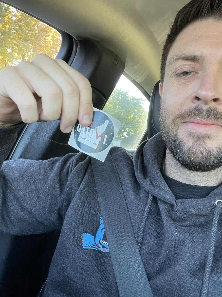 smart plant dad 🌱🐝 tweet media