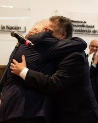 ACollia's tweet image. Qué golpe terrible al alma y al corazón! Duele despedirte, querido Ginés. Un gran maestro, compañero, dirigente, y extraordinario amigo. Dejás una ausencia casi tan grande como tu legado en la Salud Pública de tu querido pueblo argentino. 
Te abrazamos por siempre 🤍