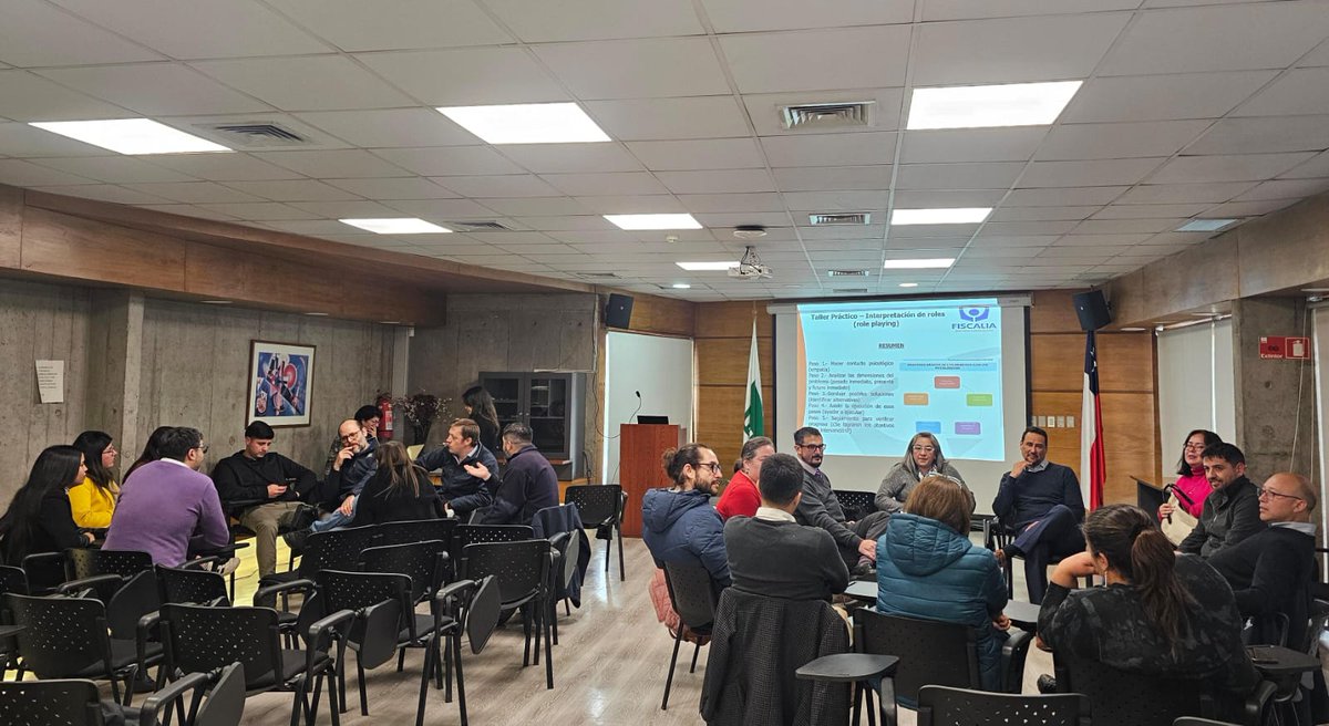 FRValparaiso's tweet photo. 📢 La Unidad Regional de Víctimas y Testigos #URAVIT @FiscaliaRegionV realizó una jornada de "Capacitación de Intervención en Crisis", que se enmarca en actividades del Proyecto de Justicia Terapéutica de Fiscalía Local #SanFelipe, para funcionarios, abogados y fiscales. https://t.co/fVUL0p0wFf