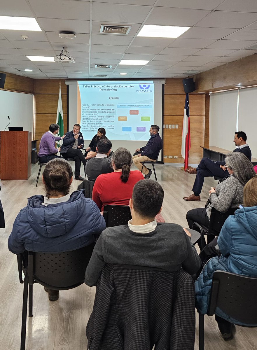 FRValparaiso's tweet photo. 📢 La Unidad Regional de Víctimas y Testigos #URAVIT @FiscaliaRegionV realizó una jornada de "Capacitación de Intervención en Crisis", que se enmarca en actividades del Proyecto de Justicia Terapéutica de Fiscalía Local #SanFelipe, para funcionarios, abogados y fiscales. https://t.co/fVUL0p0wFf