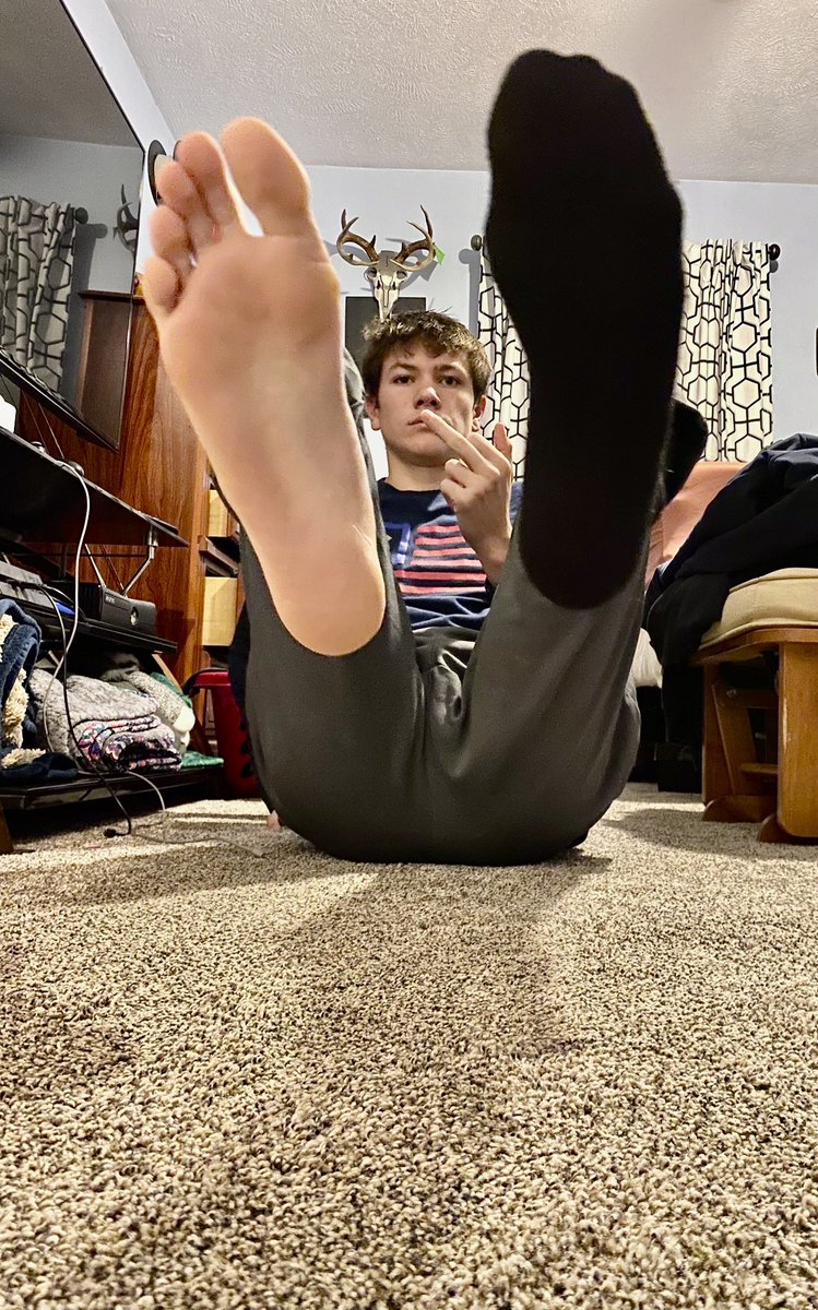 findomfan420's tweet photo. Happy Findom Friday!

#GoatsFindomMasterOTD: @MasterLbird 

This young stud is one of the newest and hottest Masters in the scene. Young, Dominant, and cocky this stud can drain with the best of them. Be sure to follow for some of the hottest feet and findom content in the scene!

Be sure to follow and serve this young God!

#Findom #footworship #feet #malefeet #cashmaster #alpha #stud