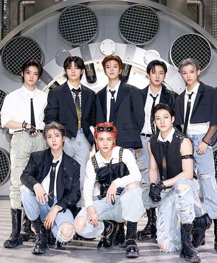 STAYS !!!!

let’s keep going stays !!!!!

🔒 200 retweets!!!!

I vote #straykids for #2024MAMAVOTE