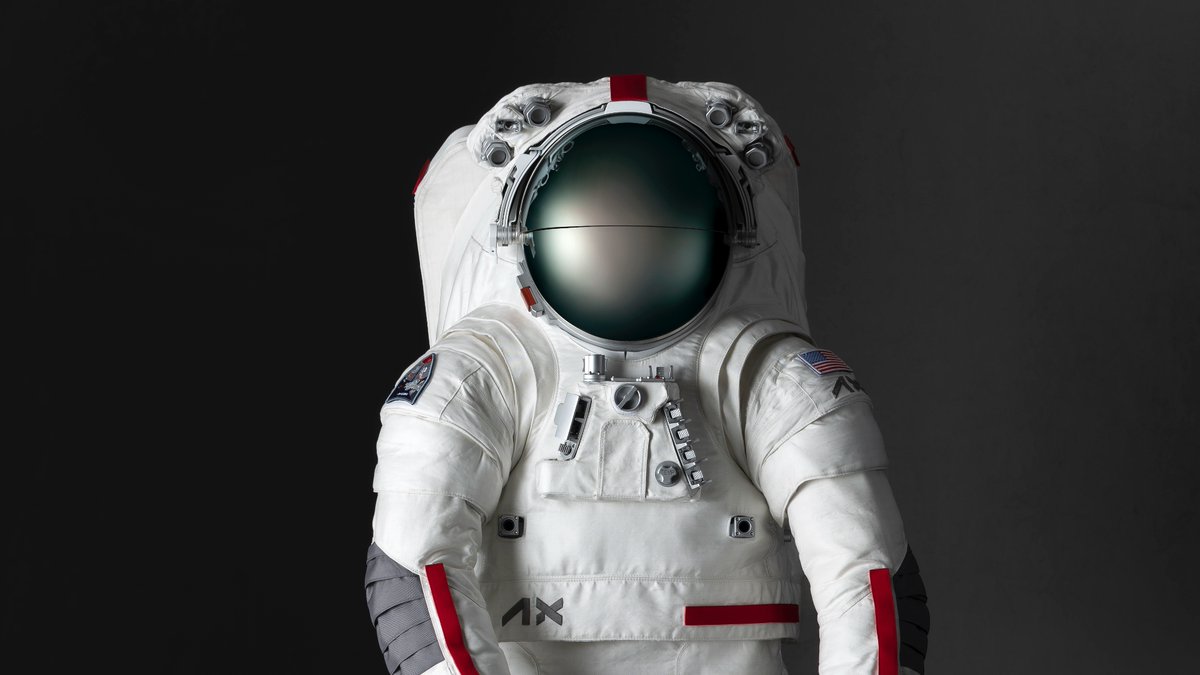NASAJohnson's tweet photo. The next lunar spacesuit that will be worn when astronauts land on the Moon during #Artemis III. https://t.co/BS43Wvvbvo