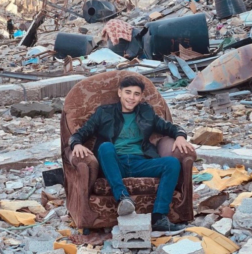 AElsayed12's tweet image. قالت
أأنت ثانية؟
الم اقتلك من قبل؟
قلت
نعم
ولكني نسيت ان اموت

درويش