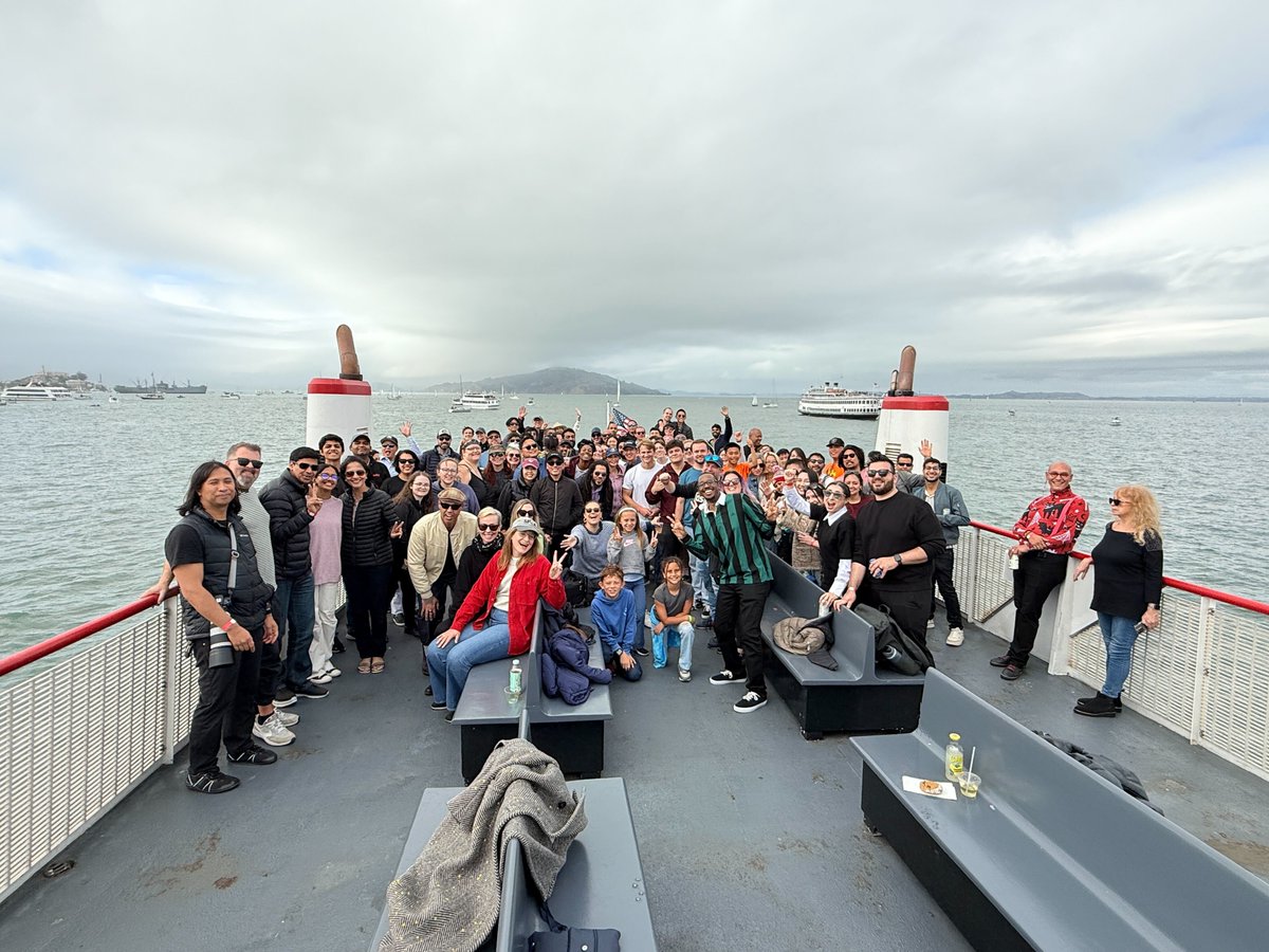 fastly's tweet image. ⚓️ A San Francisco Treat ✈️ ! Our SF Office has an annual tradition of coming together with colleagues, friends, and family on the SF Bay for #FleetWeek! Shoutout to the SF Office Workplaces team for another amazing event! #LifeAtFastly
