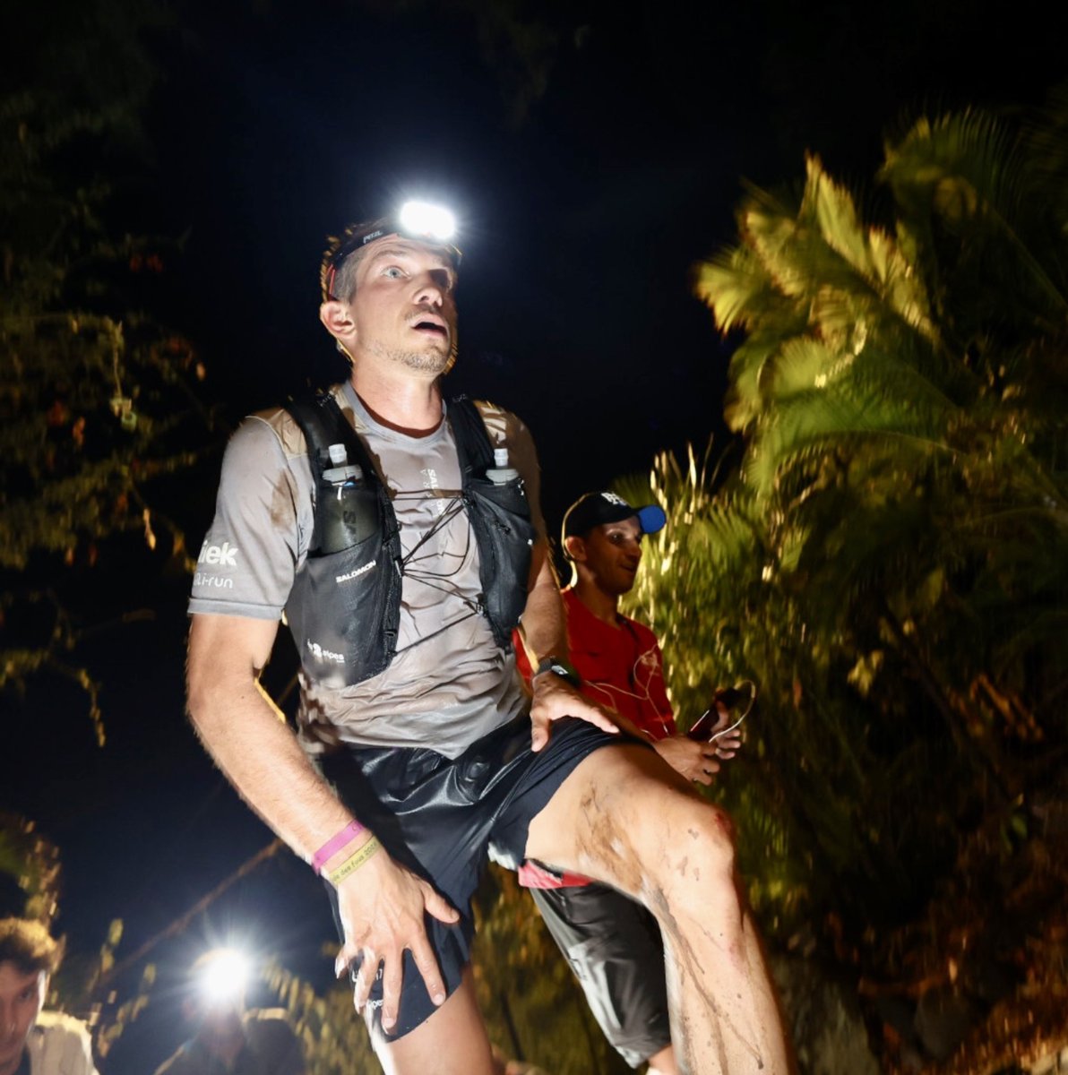 Utrail's tweet photo. arrivée estimée de mathieu blanchard sur la diagonale des fous : 21h20 la réunion // 19h20 métropole

https://t.co/CfdKmui2fw https://t.co/rAILWzUOd7