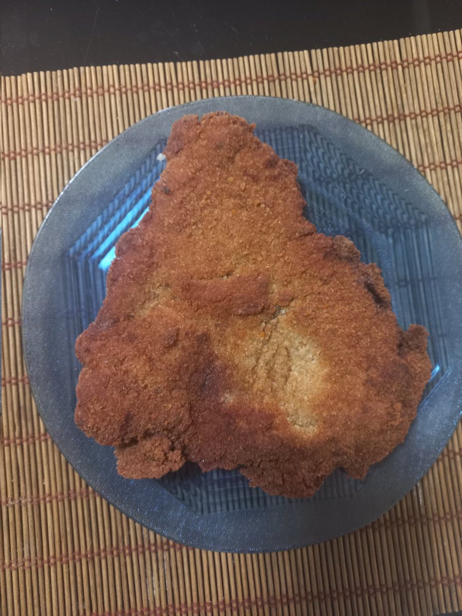 fr4nm4c's tweet photo. Milanesas con forma de uruguay y de argentina, pocos entenderan la importancia de este acontecimiento. https://t.co/vq5VKAwkrz