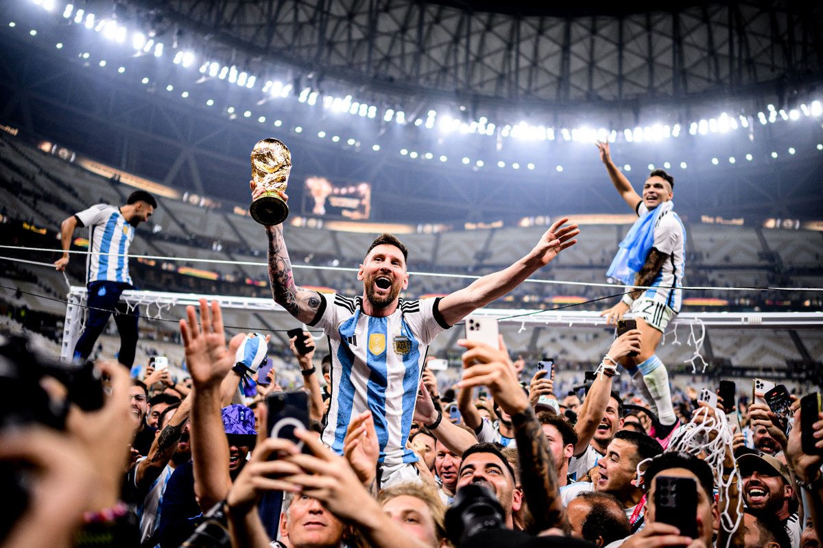 Pasacasno's tweet photo. Lionel Messi: "Son yaklaşıyor ve her anın tadını mümkün olduğunca çıkarıp değerini biliyorum."

#spor haber https://t.co/qHxEvfa0fx