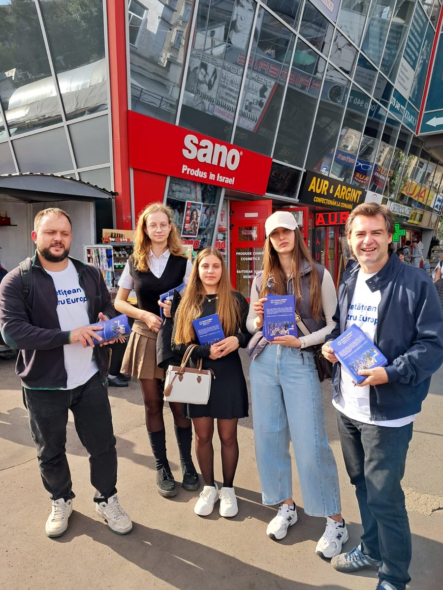 nicupopescu's tweet photo. With ⁦@MD4EU⁩ volunteers - talking about 🇪🇺🇲🇩at Chisinau central market ahead of EU referendum. https://t.co/Ro8KX0Kpwy