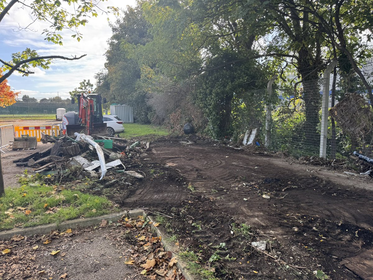 Louis Macklin tweet media