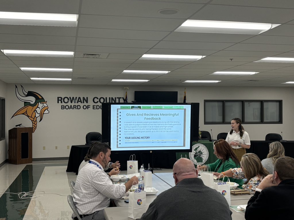 BrandyCarver's tweet photo. Showcasing our Profile of Learner and vibrant learning experiences at all levels! Shifting our teaching and learning! #rcLEAD #teamrowan💚 #itsagreatdaytobeaviking https://t.co/l1xc1L7Jg6