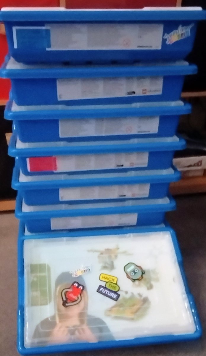 FutzlFin's tweet image. Morgen werden wir wieder kleine @LEGO_Education Roboter in der @Buecherhallen Volksdorf bauen. Diesmal im Rahmen der @codeweekHH .
Der Kurs ist leider schon ausgebucht (auch der am Mittwoch).
#Codeweek #Codeweek2024 @CodeWeekEU @CodeWeekGermany