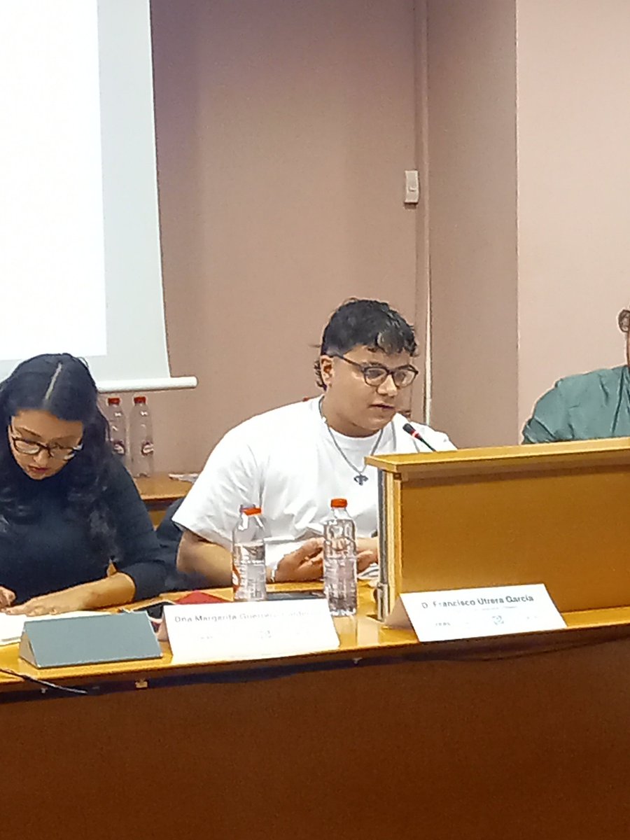 reasmurcia's tweet photo. KIko, de #SecretariadoGitano "Mi colectivo, soy una persona gitana, también se encuentra con barreras añadidas a esa situación de precariedad laboral de la juventud. Me gustaría que se pusieran medios para que esto no pasara". #ColoquioJuventudyEmpleo #Trimess https://t.co/7PAcESry5W