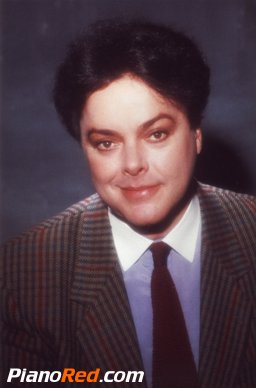 Para quienes dicen que a este gobierno no le interesa la cultura: merecidísimo homenaje de la vicepresidente <a href="/VickyVillarruel/">Victoria Villarruel</a> al pianista Bruno Gelber.