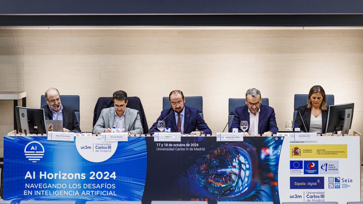 Tras:

📢 3 ponencias magistrales

🤝 3 mesas redondas

💎 14 charlas inspiradoras

y más de 140 asistentes... ⭐

Damos por finalizado el evento#AIHorizons.

Un enorme agradecimiento a todas las personas que lo han hecho posible y a todos los asistentes ❤️