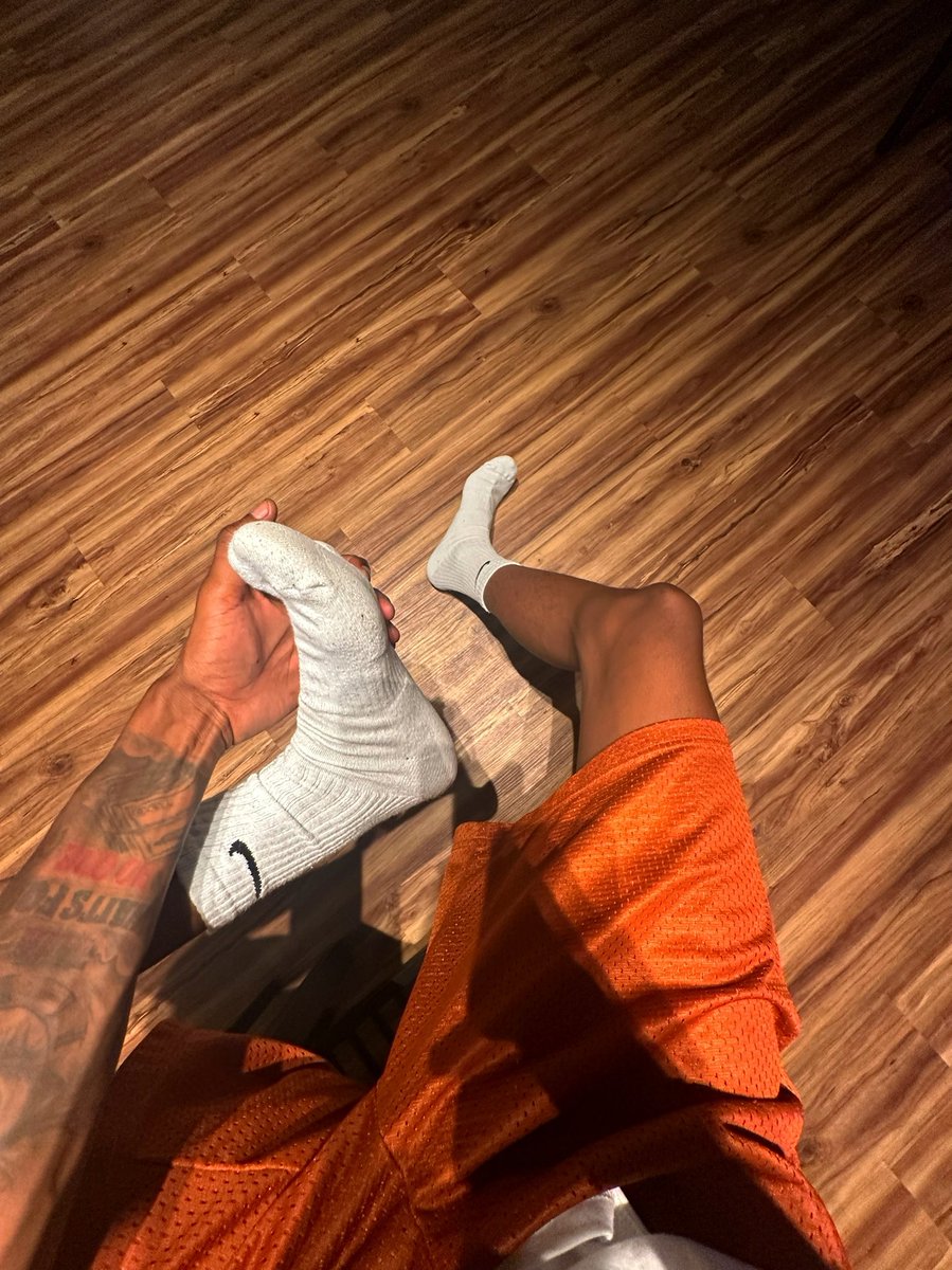 masterlitop's tweet image. Sniff and Send 
Slut 😈