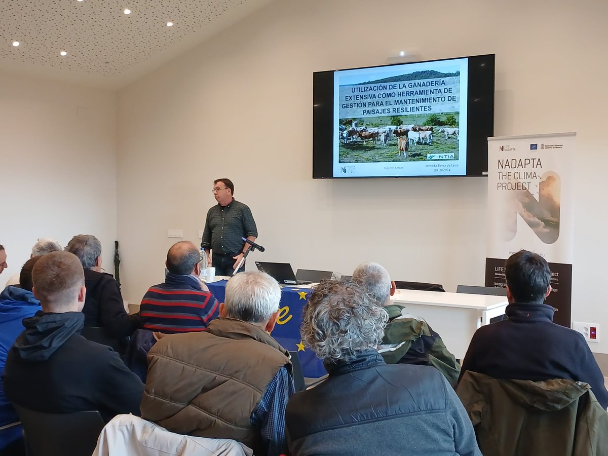 IntiaSa's tweet photo. Vicente Ferrer, de #INTIA, subraya en la jornada de @LIFE_NAdapta_CC la importancia del uso de la #GanaderíaExtensiva 🐑 como herramienta de #gestión para reducir el #riesgo de #IncendiosForestales.
#LIFE_IP_NAdapta_CC #OPENDAYS2024 https://t.co/MTjcE9aR61