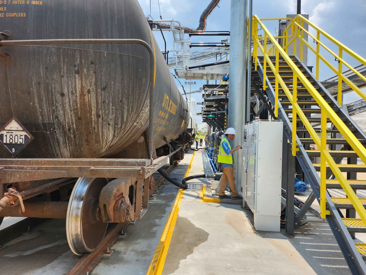 PCM_communicate's tweet image. Keeping tanks clean and efficient is crucial in various industries, from food and beverages to chemicals and beyond. PCM EcoMoineau™ pumps are engineered to meet these challenges head-on !

#PCM #TankCleaning #Innovation #Sustainability #Efficiency #IndustrialTechnology