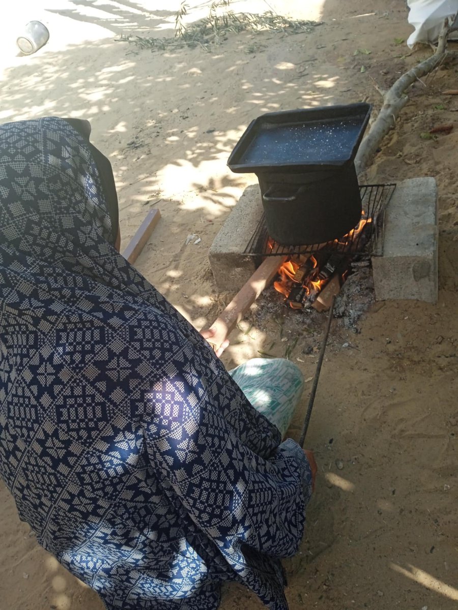 Rehab_183's tweet photo. Life is very difficult because of displacement from my home and I am now living in a tent and I want you to help me by donating money even if it is a little and sharing the link so that it reaches the world https://t.co/l5pYAm9lP9 https://t.co/VztQC8JLl5