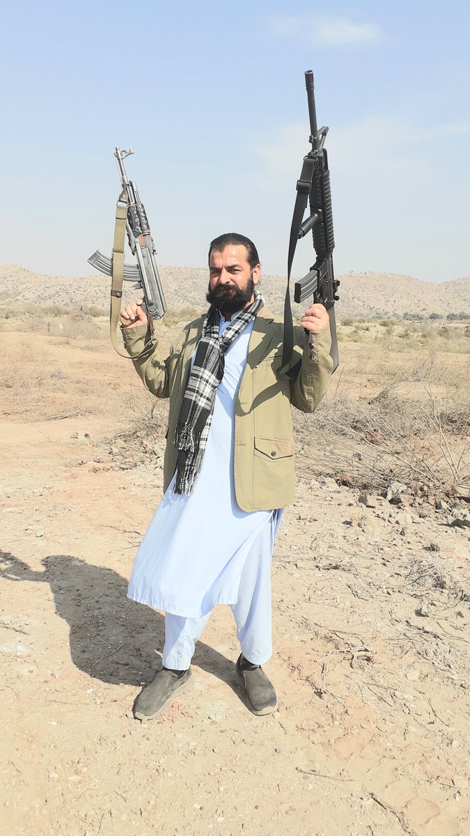 مولانا فضل الرحمن صاحب حکم دیں پھر پتہ چل جائے گا کہ سیر میں کتنے پاو اتے ہیں  ھم لڑائی جھگڑ ے شوق سے کرتے ہیں  ہم تو اس بات پر مولانا سے ناراض ہیں کہ ہمارے ہاتھ پاوں بند رکھے ہیں  ہمیں اجازت دیں ار پار میں منٹ نہیں لگانے دینگے ان شاء اللّه 
#بدمعاشی_نہیں_چلےگی