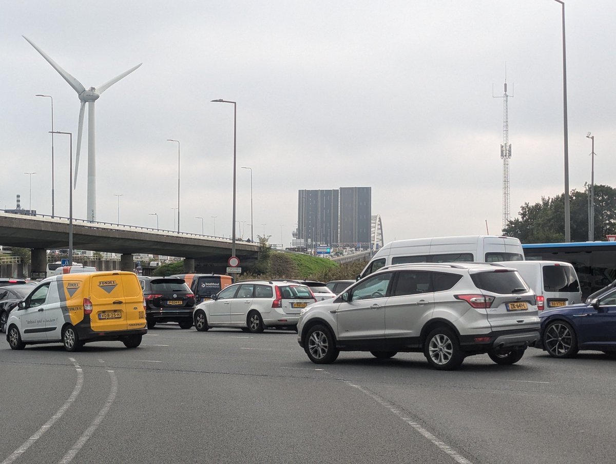 HankeyCamping's tweet photo. @RWSverkeersinfo die #brienenoordbrug staat best heel lang open. Is daar meer informatie over? https://t.co/FEFRaECT7r