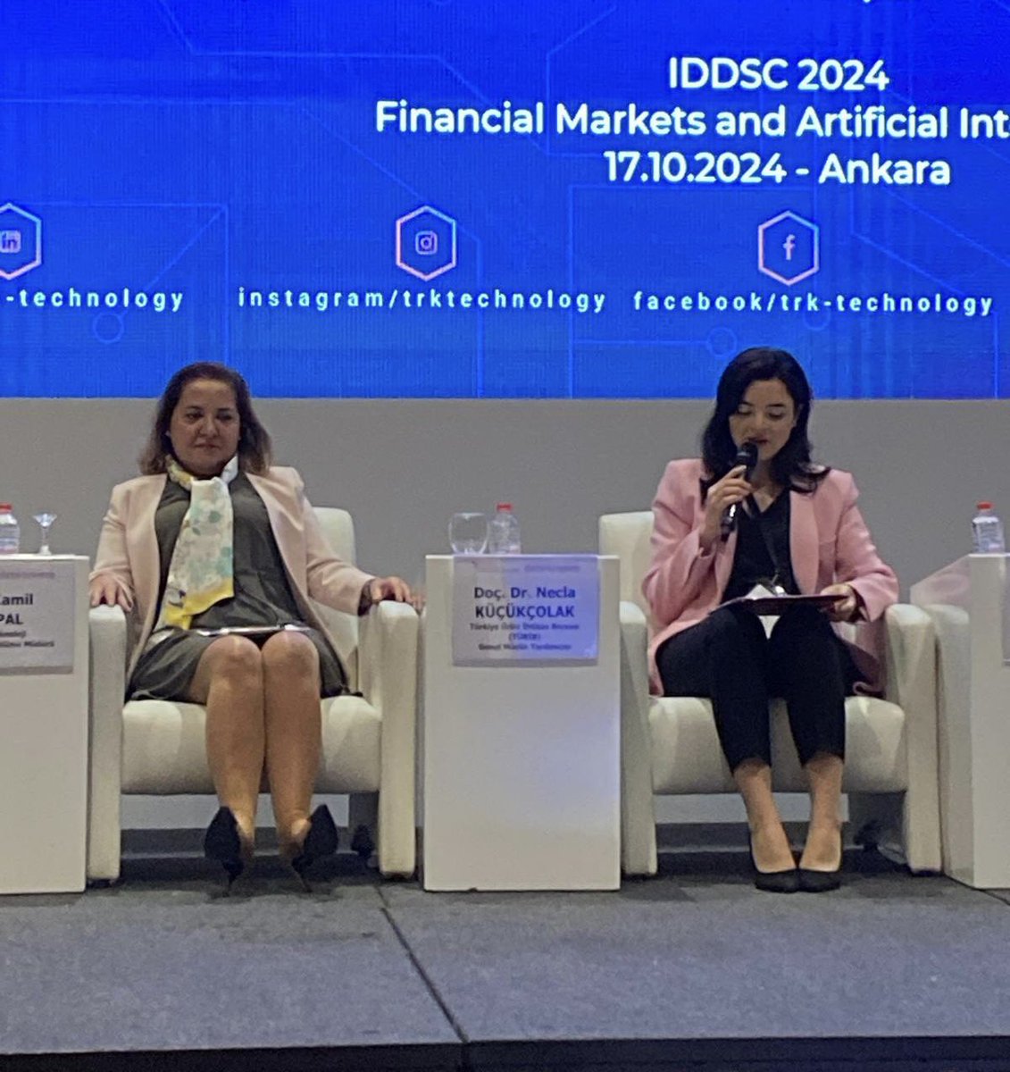 neclakucukcolak's tweet photo. #IDSSC 2024 kapsamında Ticaret Bakanlığından Sn. Bahar Emre moderatörlüğünde 17 Ekimde “Finansal Piyasalar ve Yapay Zeka" panelinde TÜRİB’in yapay zeka destekli gözetim faaliyetleri hakkında paylaşımda bulundum.
Kongrede emeği geçenlere teşekkür!
#IDSSC #YapayZeka #TÜRİB https://t.co/lm6I6wnWiH