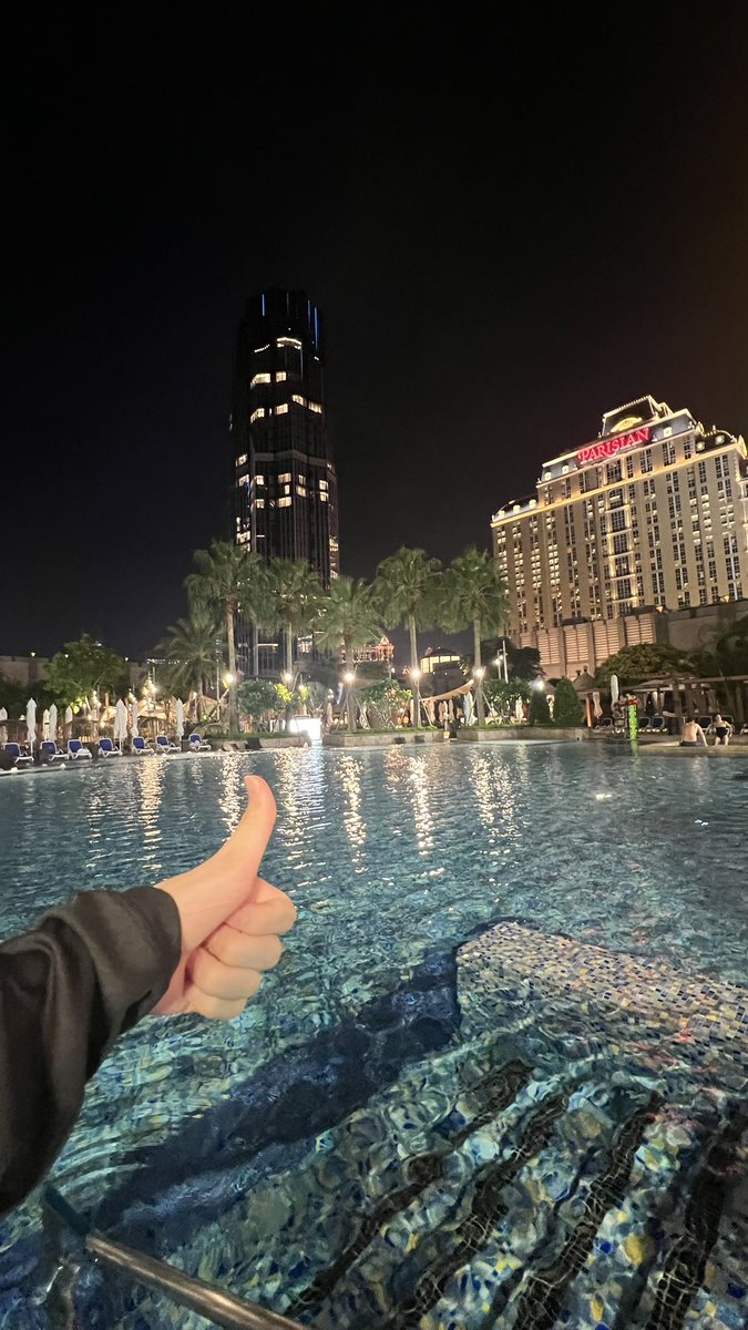 ナイトプールえろい