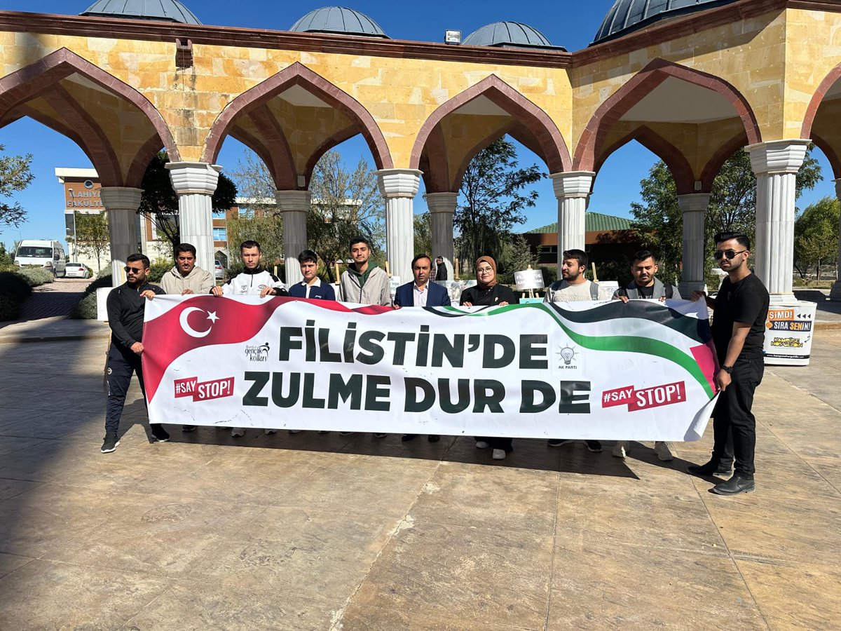 uniakburdur15's tweet photo. Filistinli Kardeşlerimize Yapılan Zulme Dur Demek İçin  Mazlumun Yanında Zalimin Karşısında Tek Yürek Olmak İçin Makü Camiinde Basın Açıklamamız Ve Resim Sergimizi Gerçekleştirdik.

#saystop
 #GazaUnderAttack
 #CampusesSayStop
#FreePalestine https://t.co/1na5zkXNNg