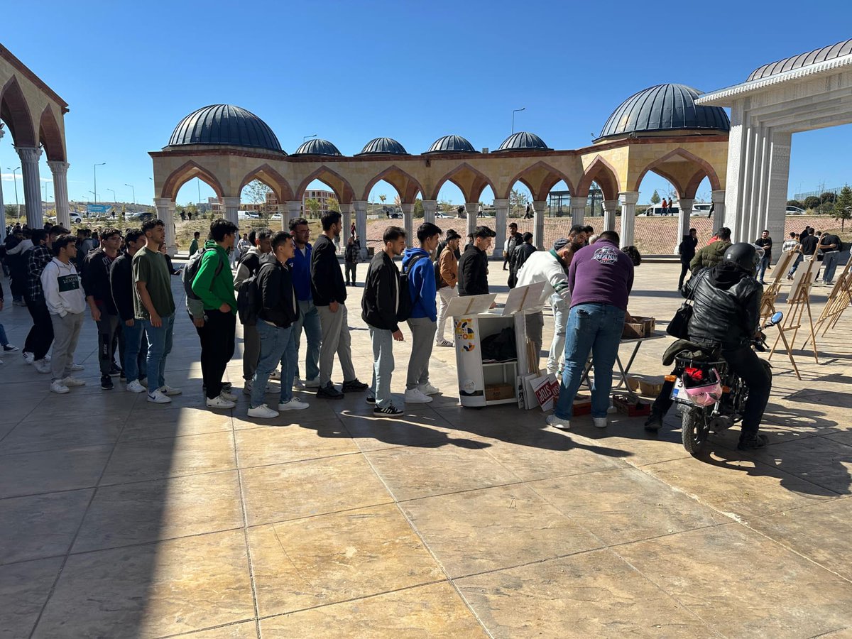 uniakburdur15's tweet photo. Filistinli Kardeşlerimize Yapılan Zulme Dur Demek İçin  Mazlumun Yanında Zalimin Karşısında Tek Yürek Olmak İçin Makü Camiinde Basın Açıklamamız Ve Resim Sergimizi Gerçekleştirdik.

#saystop
 #GazaUnderAttack
 #CampusesSayStop
#FreePalestine https://t.co/1na5zkXNNg