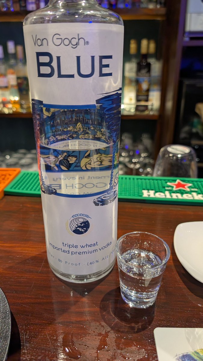 Mor_Alltach_'s tweet photo. 明日の予行演習。
うまうまウォッカでした〜🤤
#ロマサガ晩酌部
#vangoghvodka https://t.co/LBgbl9tOMr