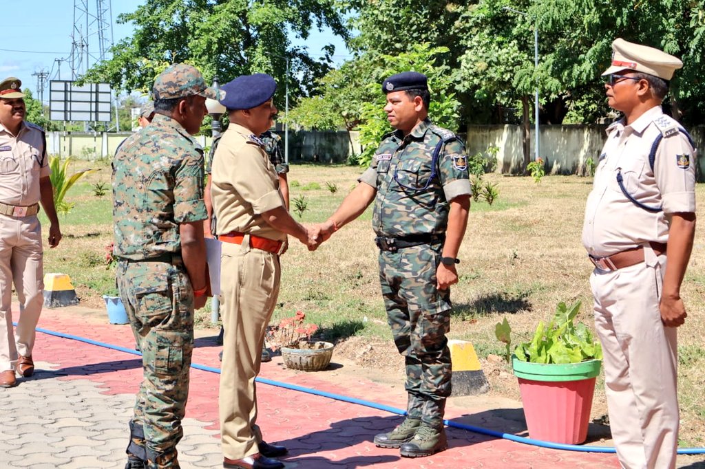 With an unwavering resolve to make Boudh &amp; Kandhamal maoist free districts,<a href="/DGPOdisha/">DGP, Odisha</a> reviewed the LWE operations with senior police &amp; CRPF officers, reinforcing #Odisha’s united vision of a safer &amp; brighter future.
Together, to ensure a secure, prosperous &amp; maoist free tomorrow.