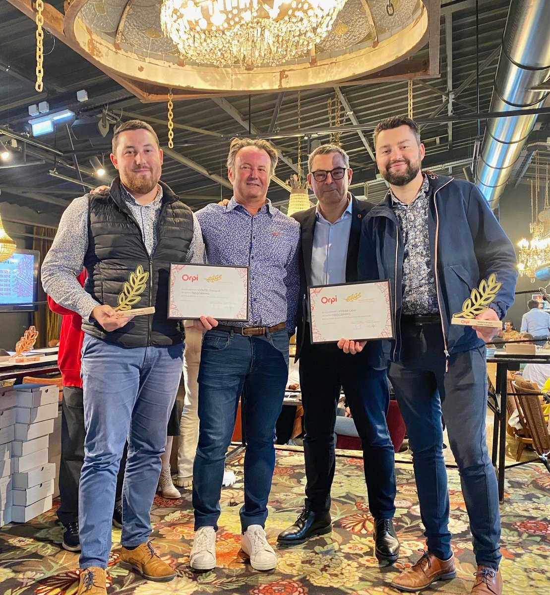 ORPI_TREGORIMMO's tweet photo. Notre équipe mise à l'honneur et classée OR au National! Fiers du travail acharné de nos collaborateurs Edouard Coutel (meilleur conseiller transaction du GIE Bretagne Pays de Loire) suivi par César Vitrani 3ème meilleur conseiller agence Orpi de #Locquirec #Finistère https://t.co/5eJFAINfmj