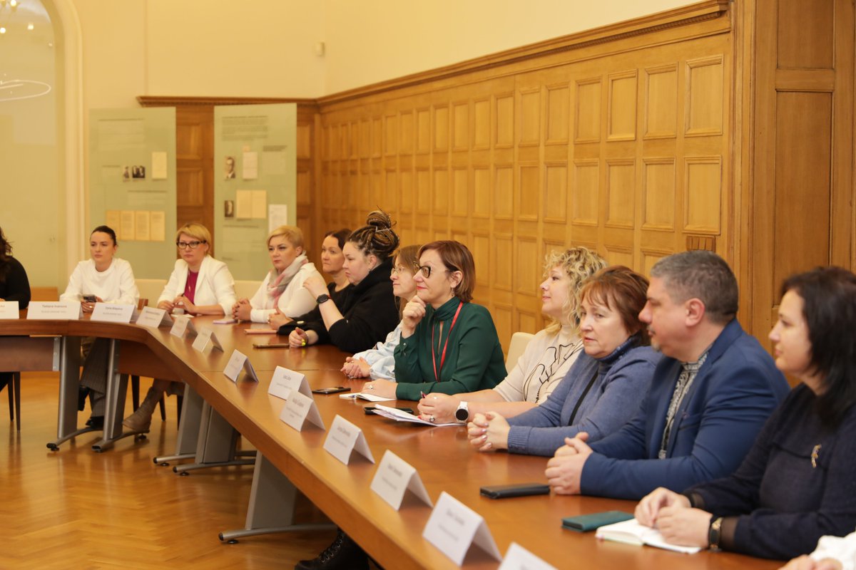 Ekonomisko attiecību un attīstības sadarbības politikas departamenta direktore Egita Lase sarunā ar 🇺🇦 sabiedrisko organizāciju “Eleos-Ukraine” un “Černihivas tīkls”, pārstāvjiem no Černihivas pilsētas domes un Ukrainas Sociālās politikas ministrijas, kā arī 🇱🇻 finansētā