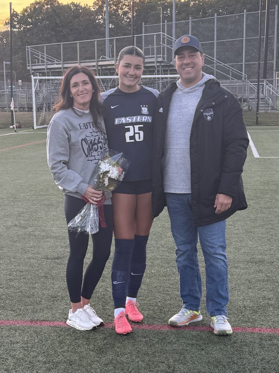Senior Ava Moyer and parents.