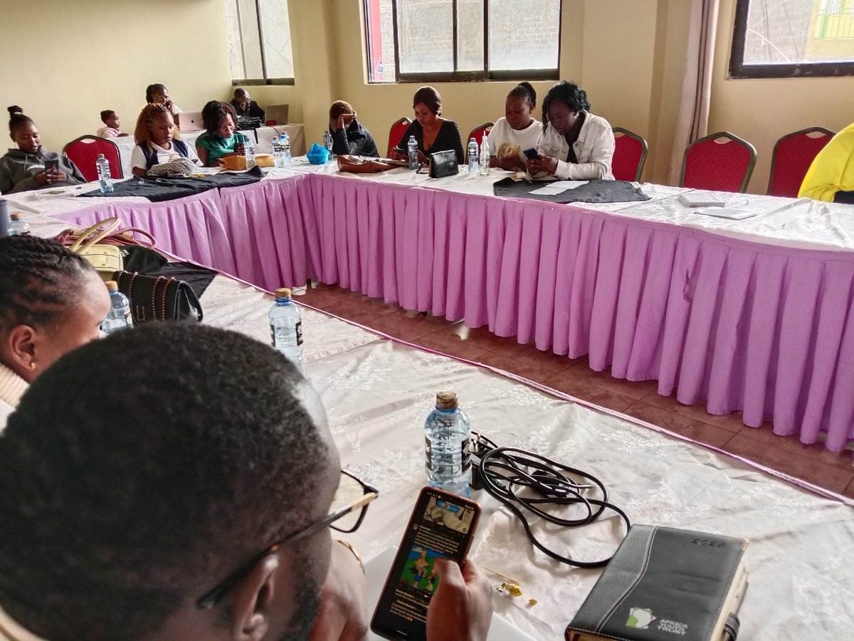 Nancy1700057391's tweet photo. Feminist leadership trains on how to build systems of care, community,and collective power
#youngurbanwomen
#powerwith
#femimistleadership
@ActionAid_Kenya @ayt_org @CoastRights @TheDebateGuru @keithlugonzo44 @FEAM_Malawi https://t.co/tN1O3fZ2Hd