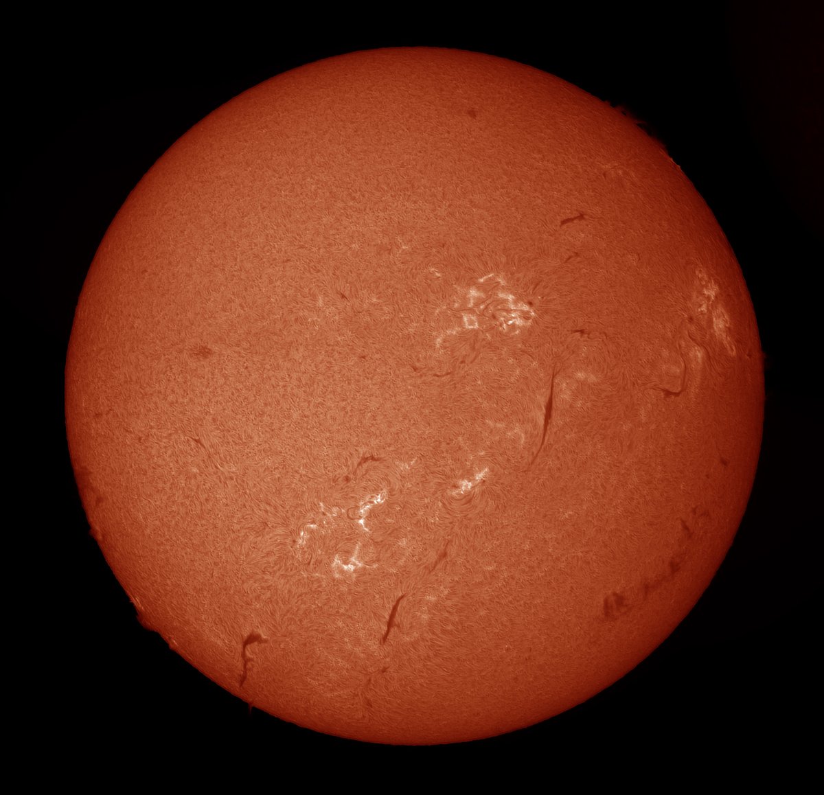 yltansg's tweet photo. #Solarmin vs #SolarMax. Gif taken on 25Dec2019 (#SolarMin and #solareclipse) vs image taken today (#solarMax) by 72mm #solarscope. 15Oct24 NASA & NOAA announced #solarMax is underway. Increased solar activities provide excellent opportunity to learn about our closest star!! https://t.co/BJAFJxHYnW