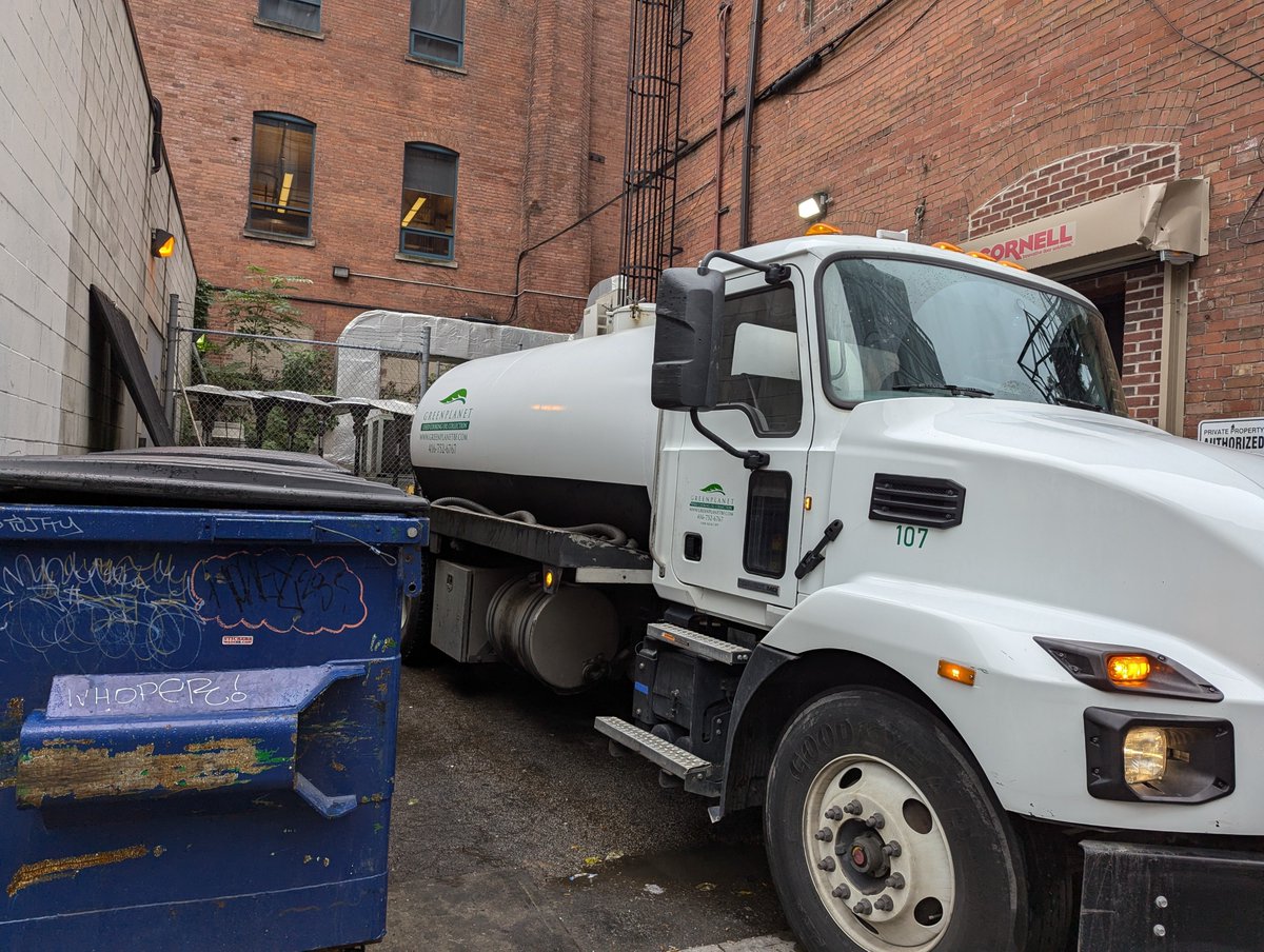 We visited a local <a href="/LoblawsON/">Loblaws</a> store to see how they’re processing inedible food waste before sending it to the <a href="/ZooShare/">ZooShare Biogas Co-op</a> biogas plant! 🛒🍎♻️ They’re helping us turn waste into energy, powering local communities. 💡⚡ #Sustainability #Biogas #FoodWaste #GreenEnergy 🌱🔄